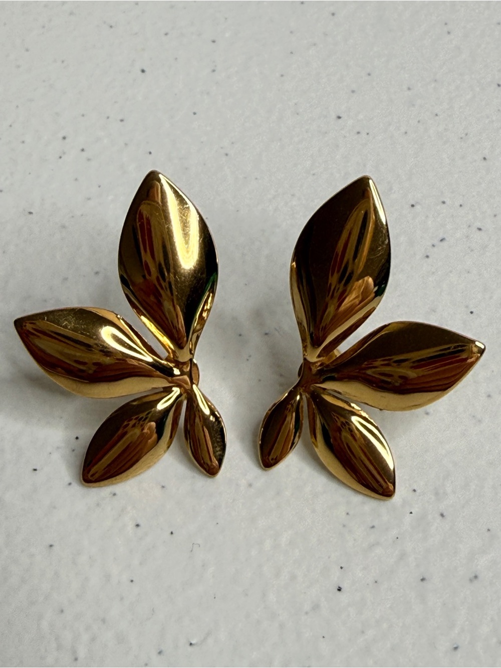 NWOT Gold Tone Floral Statement pierced Earrings